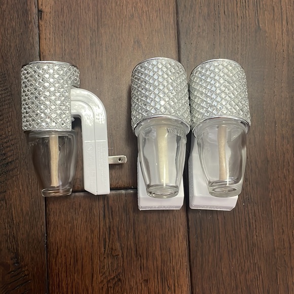 🔴 SOLD🔴 Bath and Body works wallflower plug-in - Picture 2 of 2